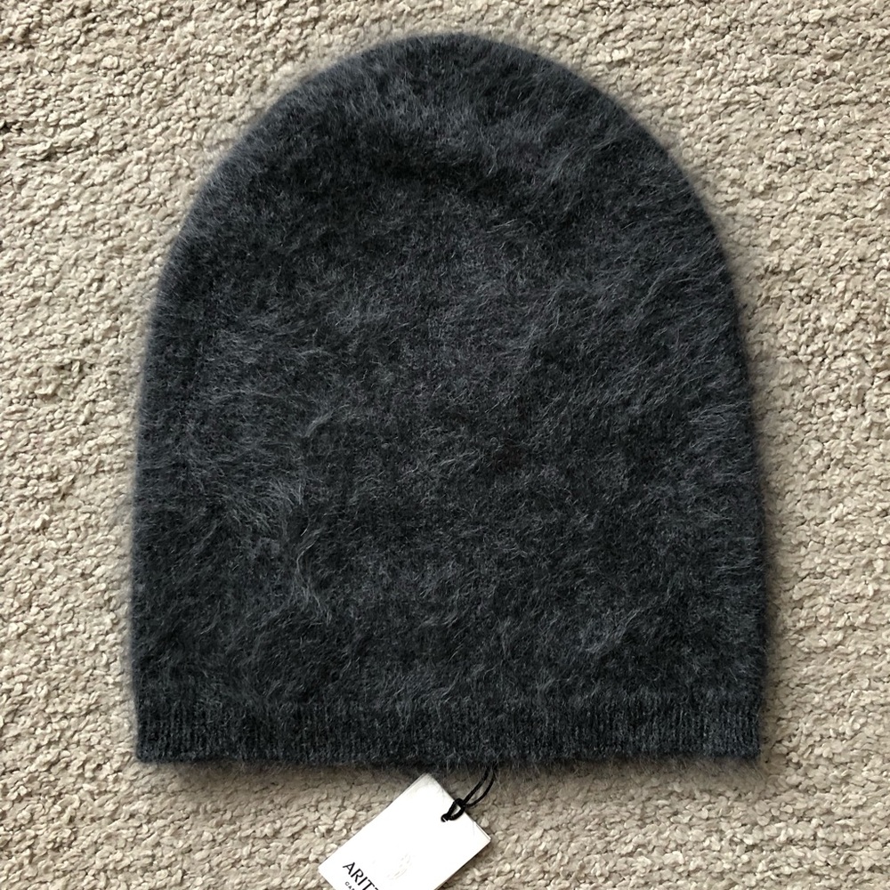 Aritzia Brushed Cashmere Decade Beanie.NWT.